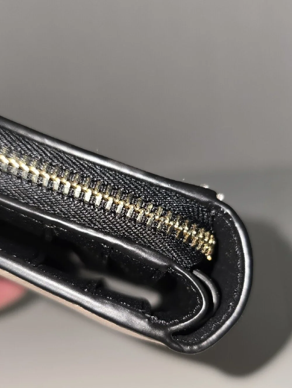 kate spade Staci Black and Beige Two-Tone Zip Wallet Saffiano Leather